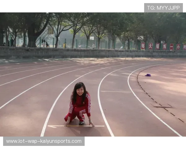 “东安湖体育公园铁人三项：泳池、跑道、赛道挑战极限体力”